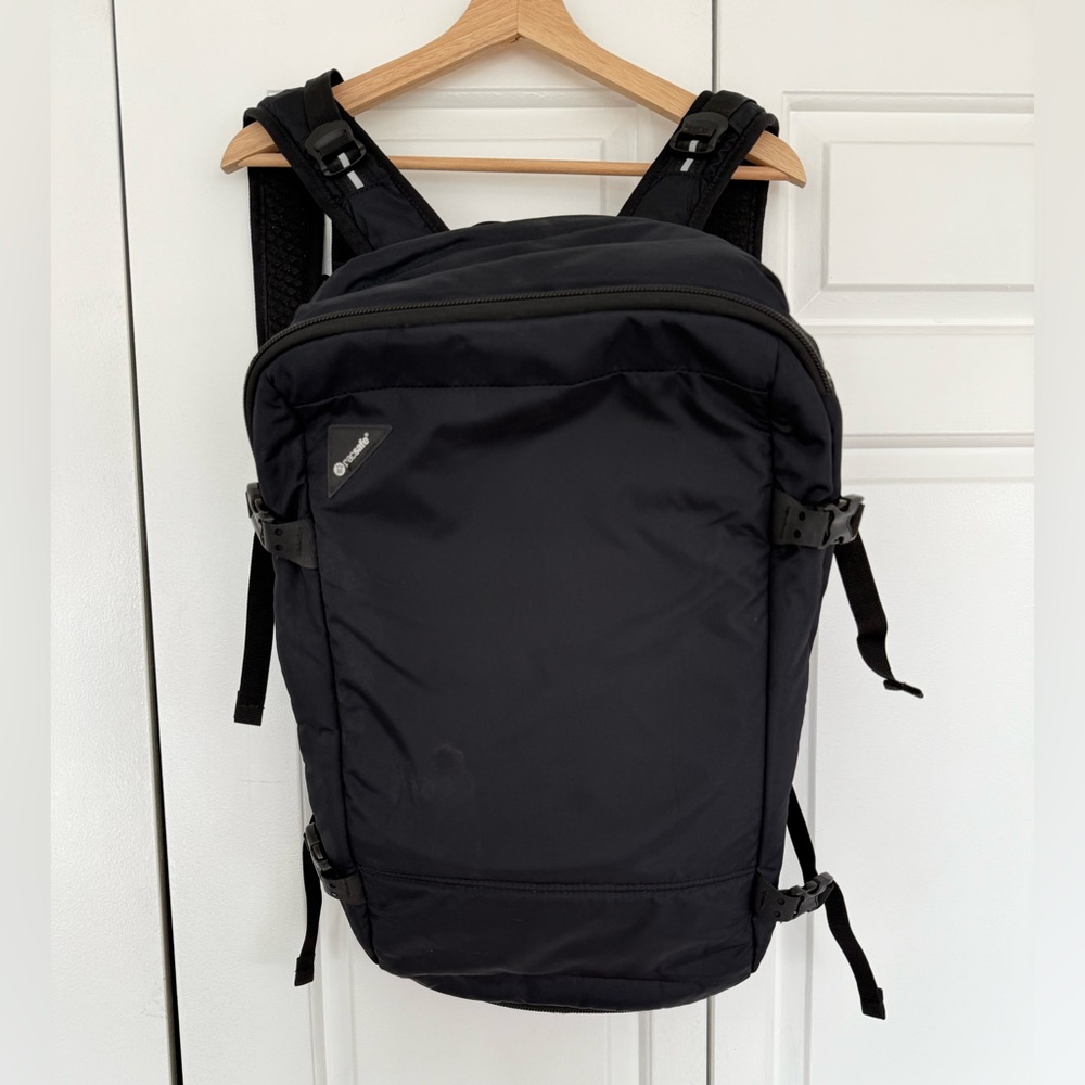 Pacsafe Vibe 40L Travel Backpack